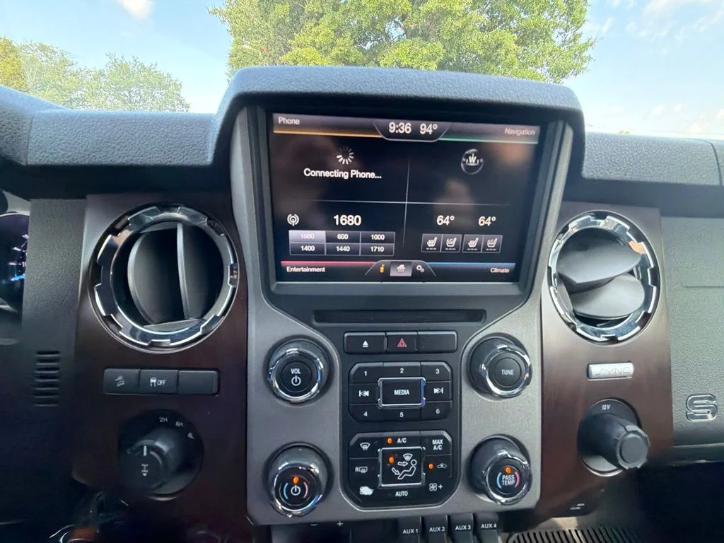 Used 2015 White Ford Lariat image 23