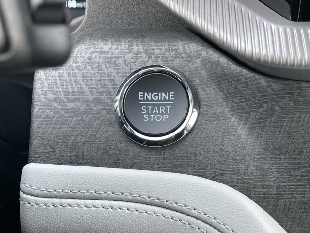 New 2026 Star White Metallic Tri-Coat Ford Platinum™ image 23
