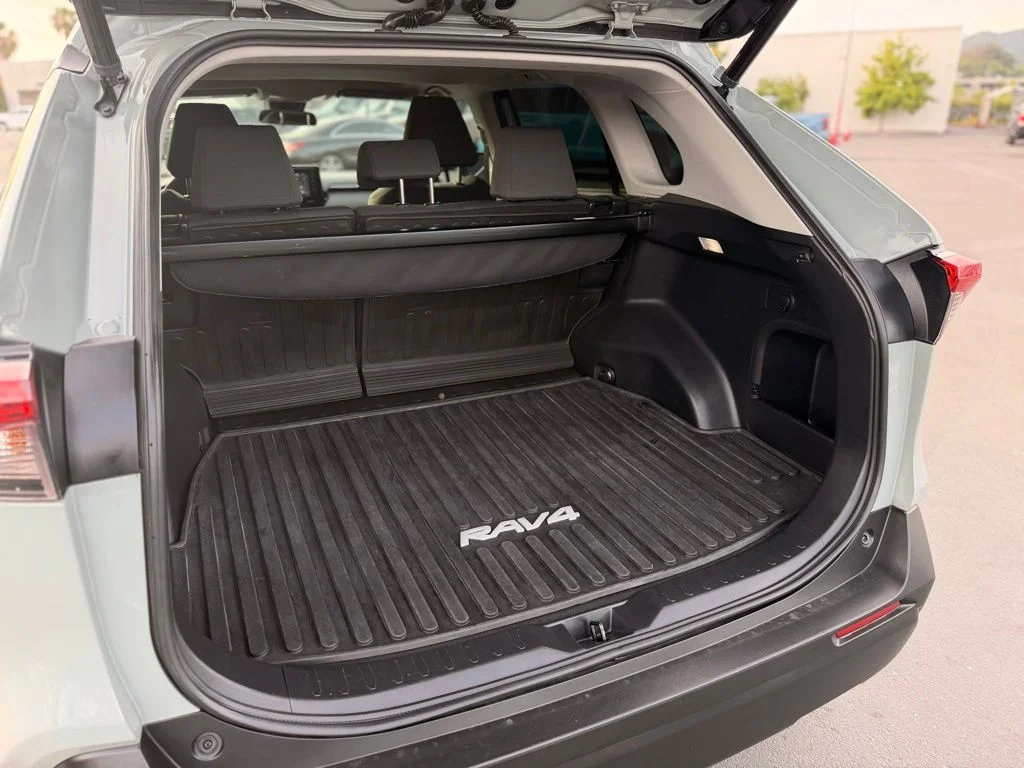 Used 2022  Toyota XLE image 10