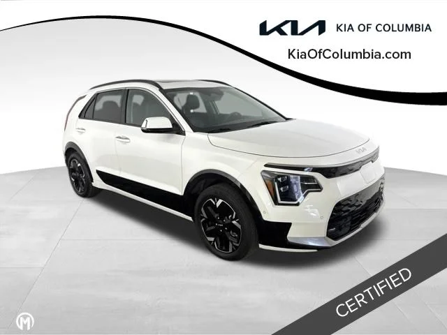 Used 2023 White Kia Wave image 1