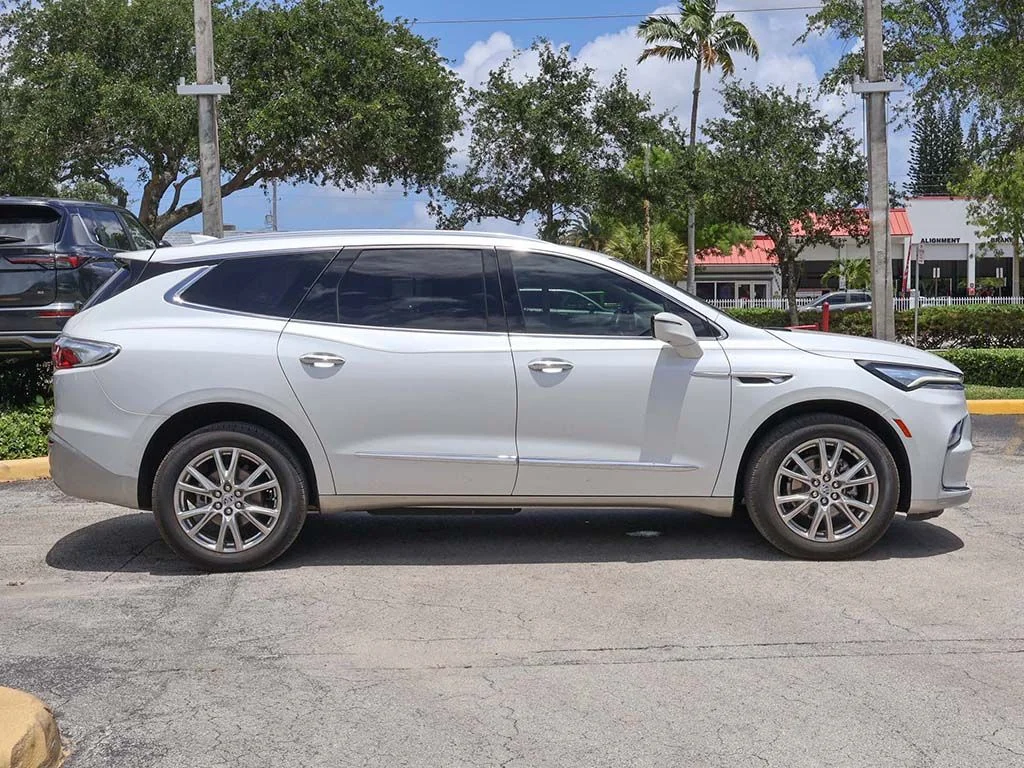 Used 2023 White Buick Premium Group image 22