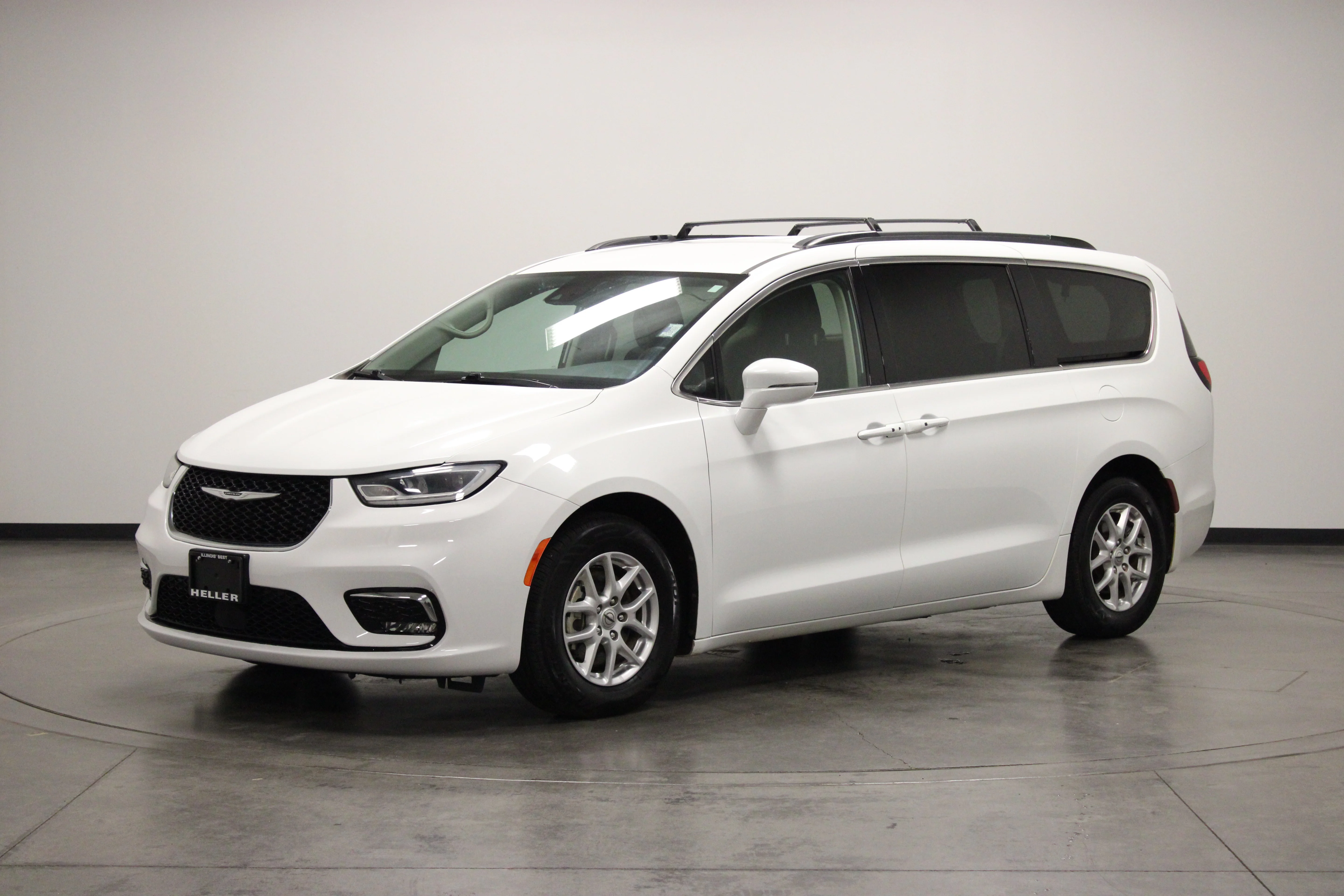 Used 2022 Bright White Clearcoat Chrysler Touring L image 4