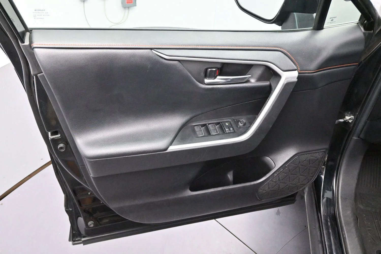 Used 2022 Midnight Black Metallic Toyota Adventure image 9