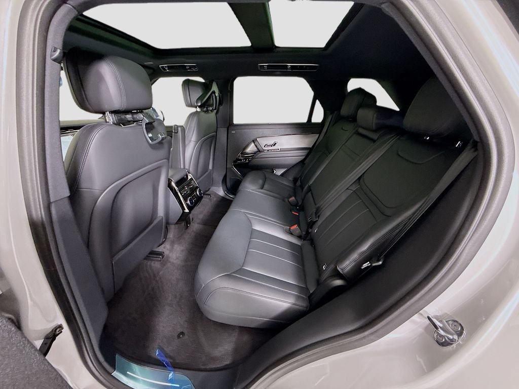 New 2026 Borasco Grey Land Rover Dynamic SE image 23