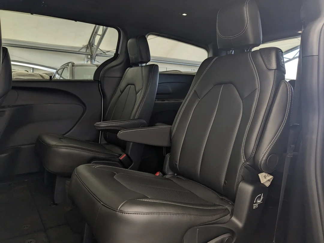 New 2027 White Chrysler Select - - FWD - Stow n Go Seating - Remote Start - Adaptive Cruise w/Stop&Go & More! image 26