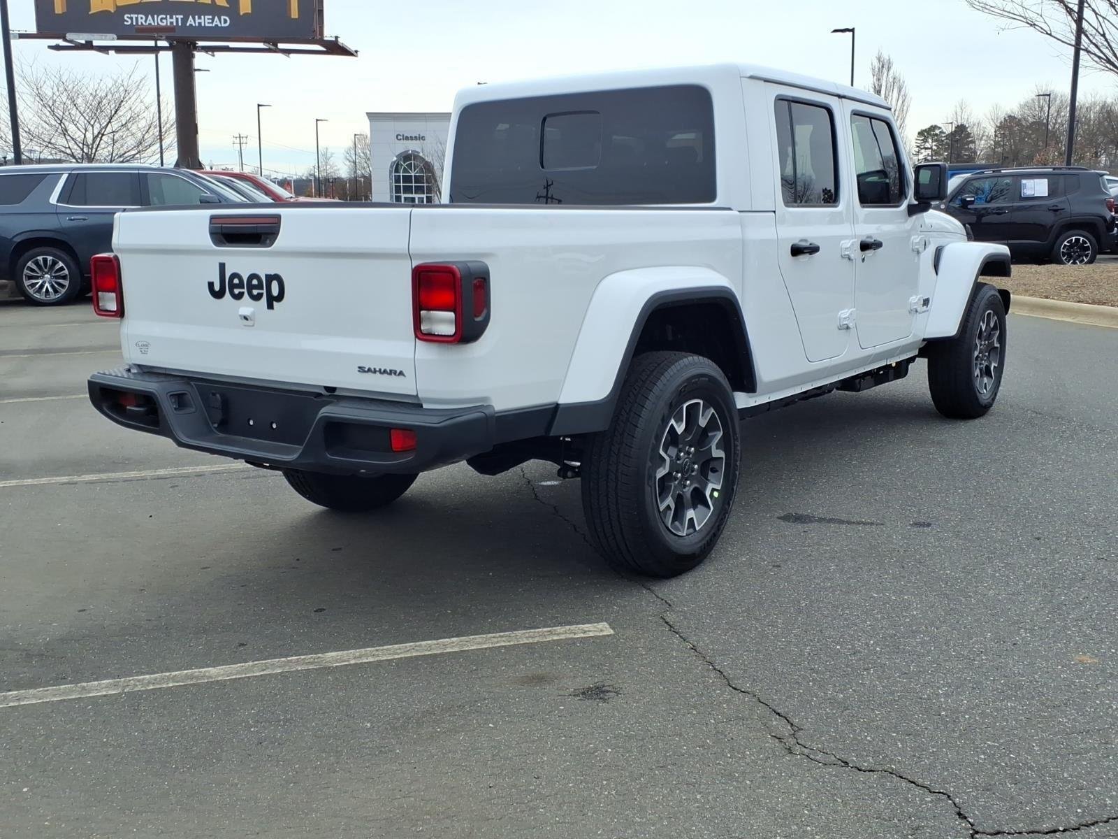 New 2026 Bright White Clear-Coat Exterior Paint Jeep Sahara image 2