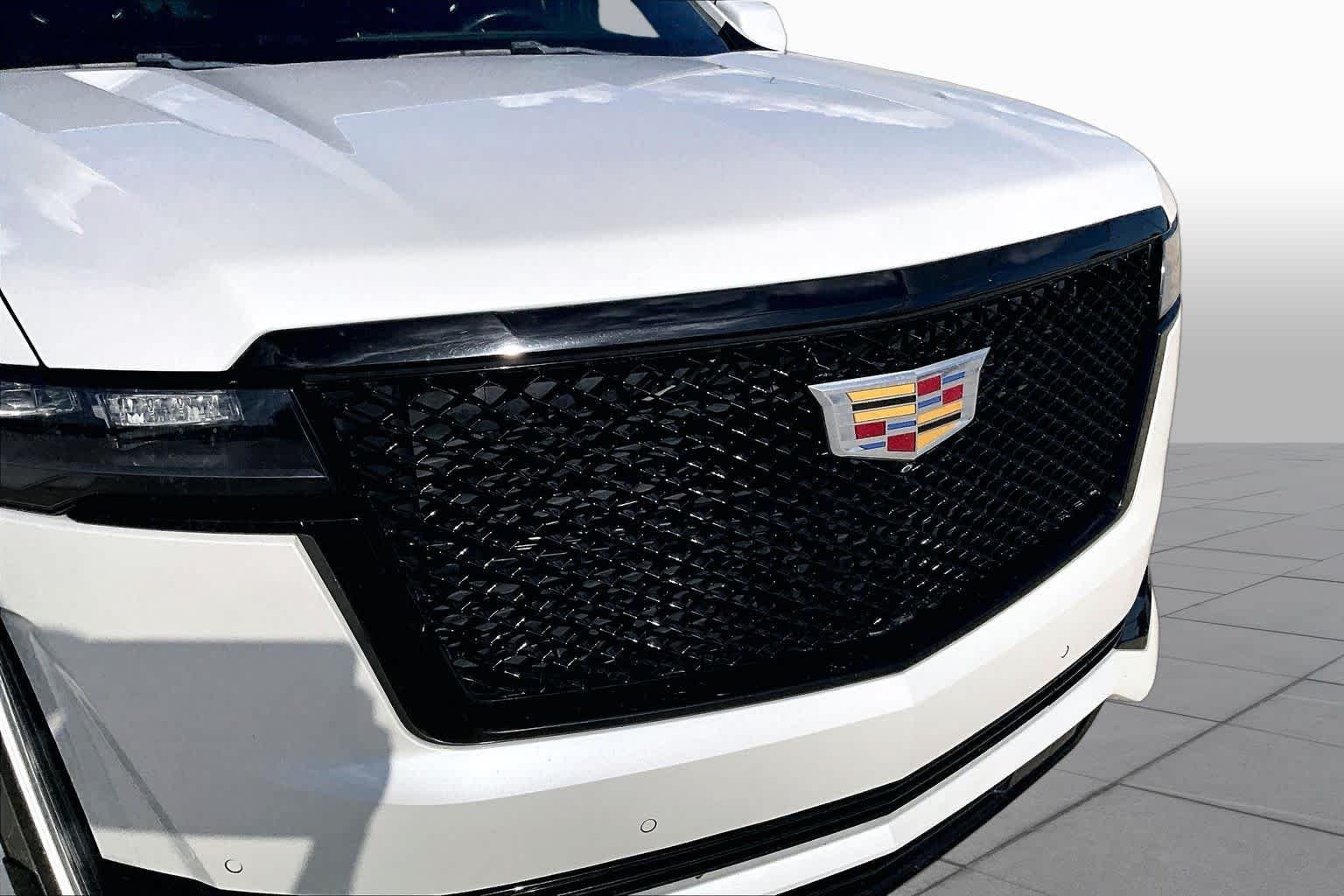 Used 2021 Crystal White Tricoat Cadillac Sport image 28