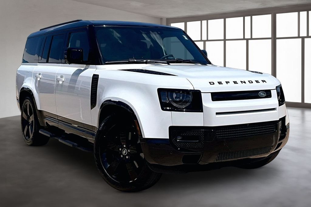 Used 2025 Fuji White Land Rover X-Dynamic SE image 10