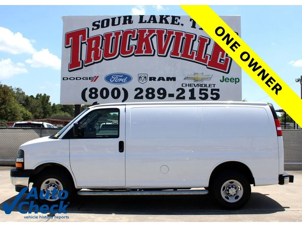 2024 Chevrolet Express 2500 Work Van HD's photo