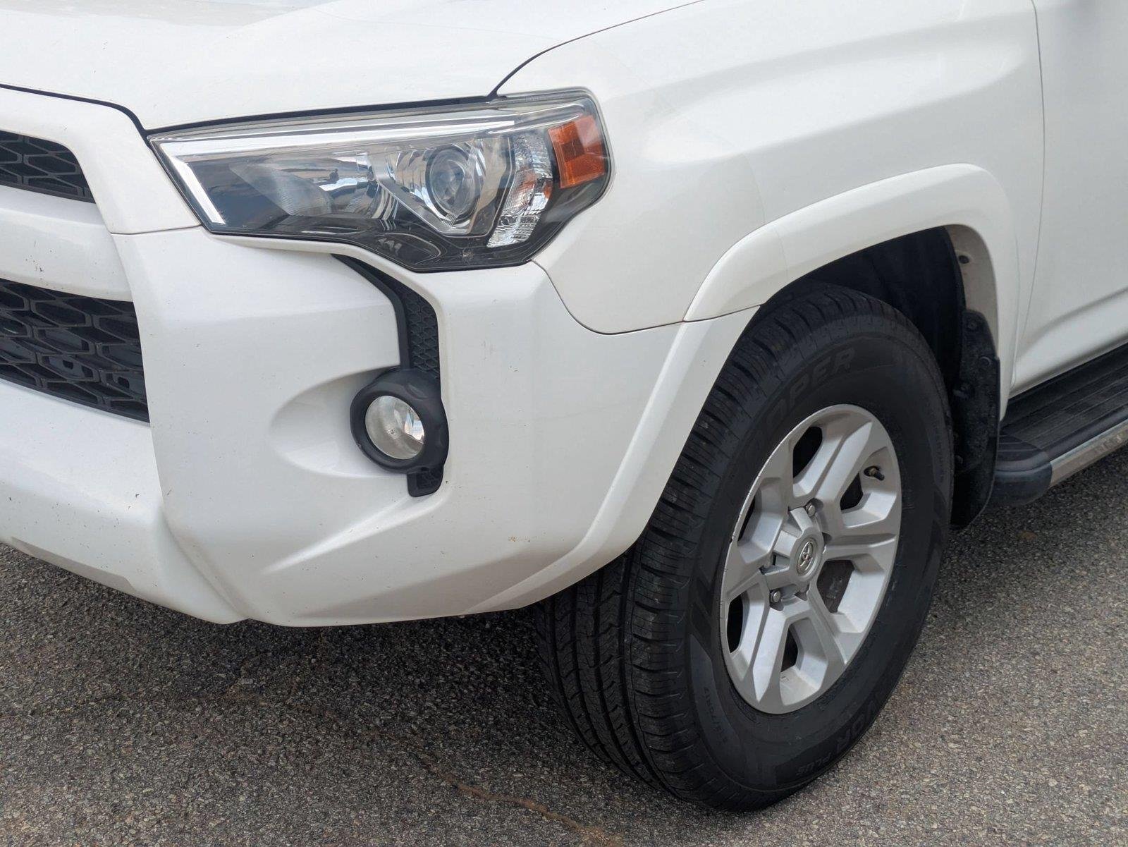 Used 2017 Super White Toyota SR5 image 6