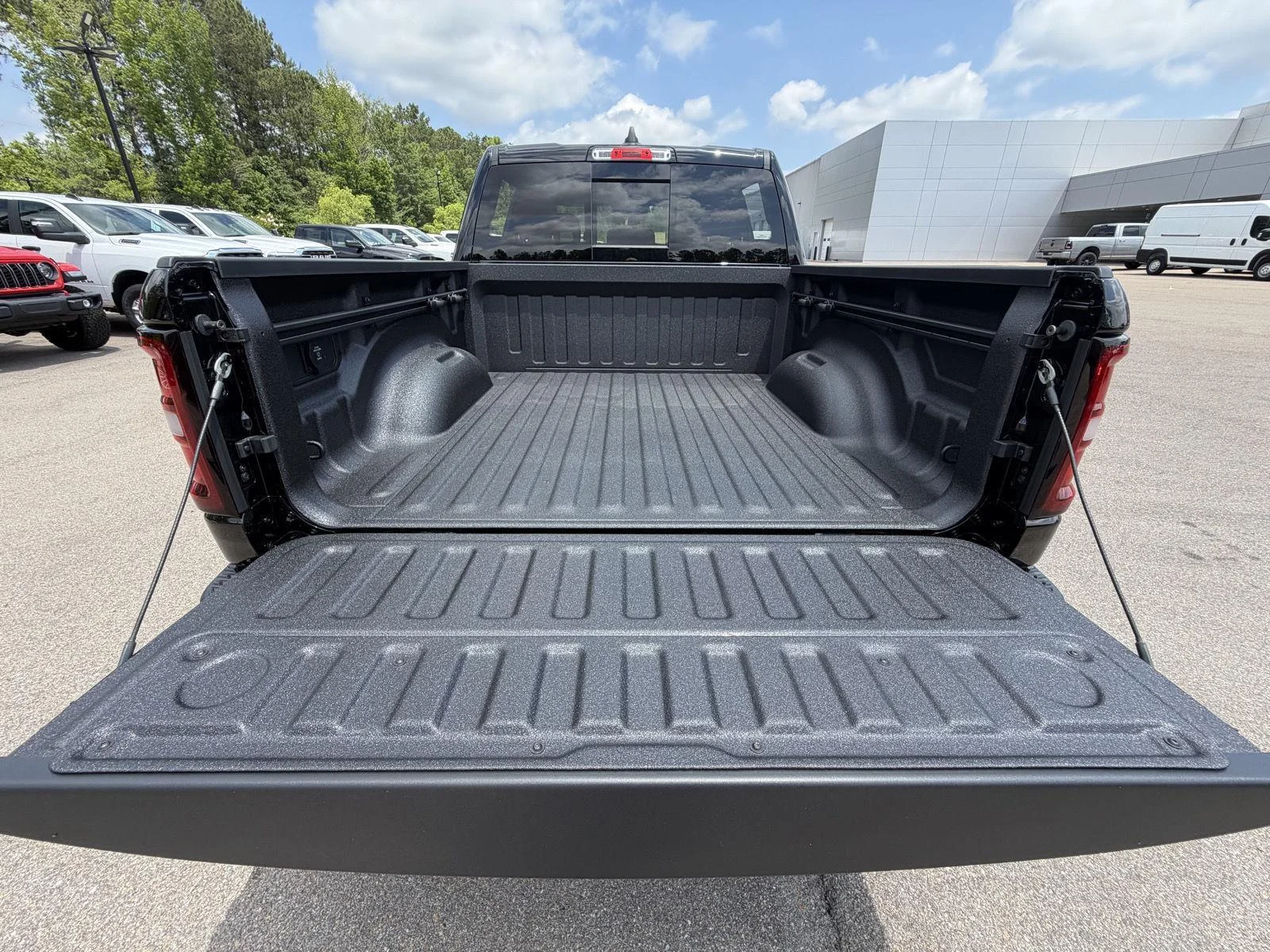 New 2026 Diamond Black Crystal Pearl-Coat Exterior Paint RAM Rebel image 20