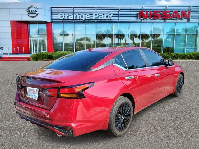 Used 2025 Red Nissan 2.5 SV image 2