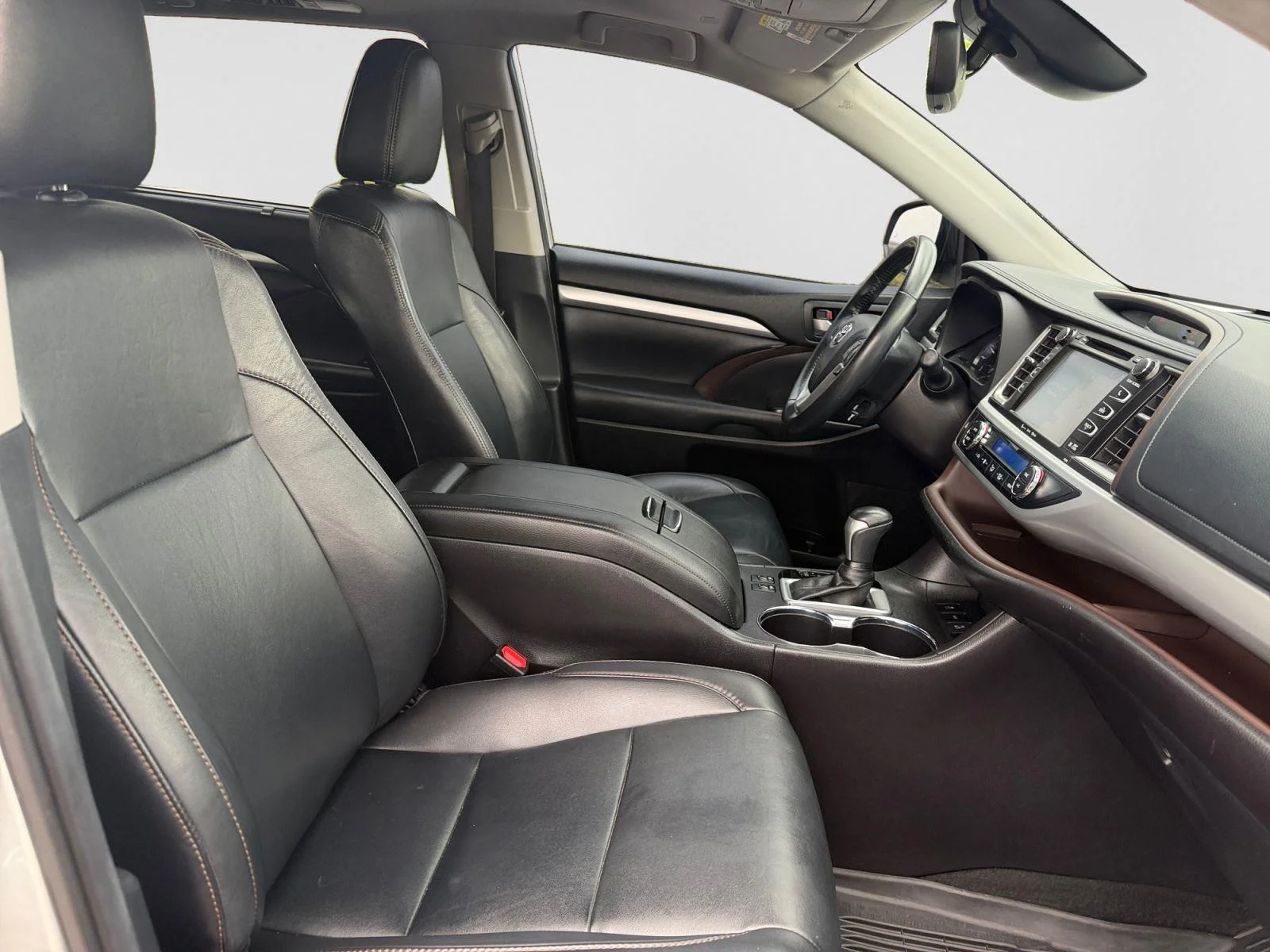 Used 2019 Celestial Silver Metallic Toyota XLE image 16