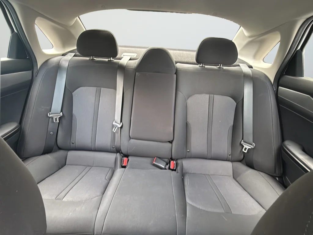 Used 2022 White Kia LXS image 46