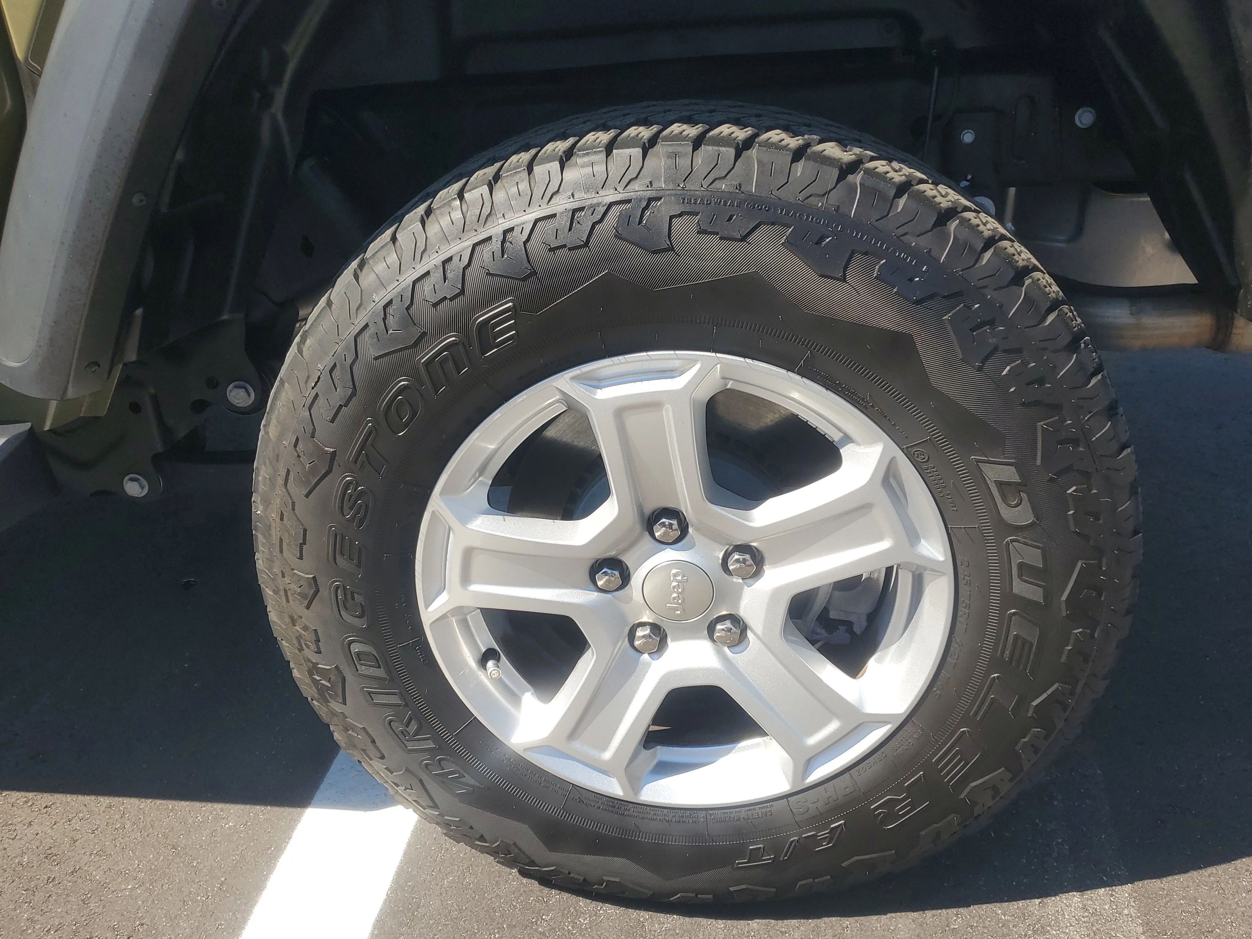 Used 2025 41 Jeep Sport image 8
