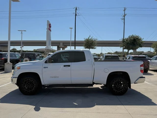 Used 2014 Super White Toyota SR5 image 8