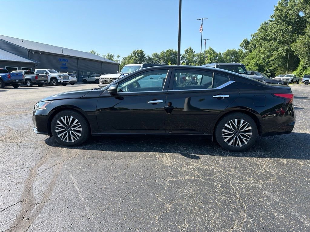 Used 2025 Black Nissan 2.5 SV image 3