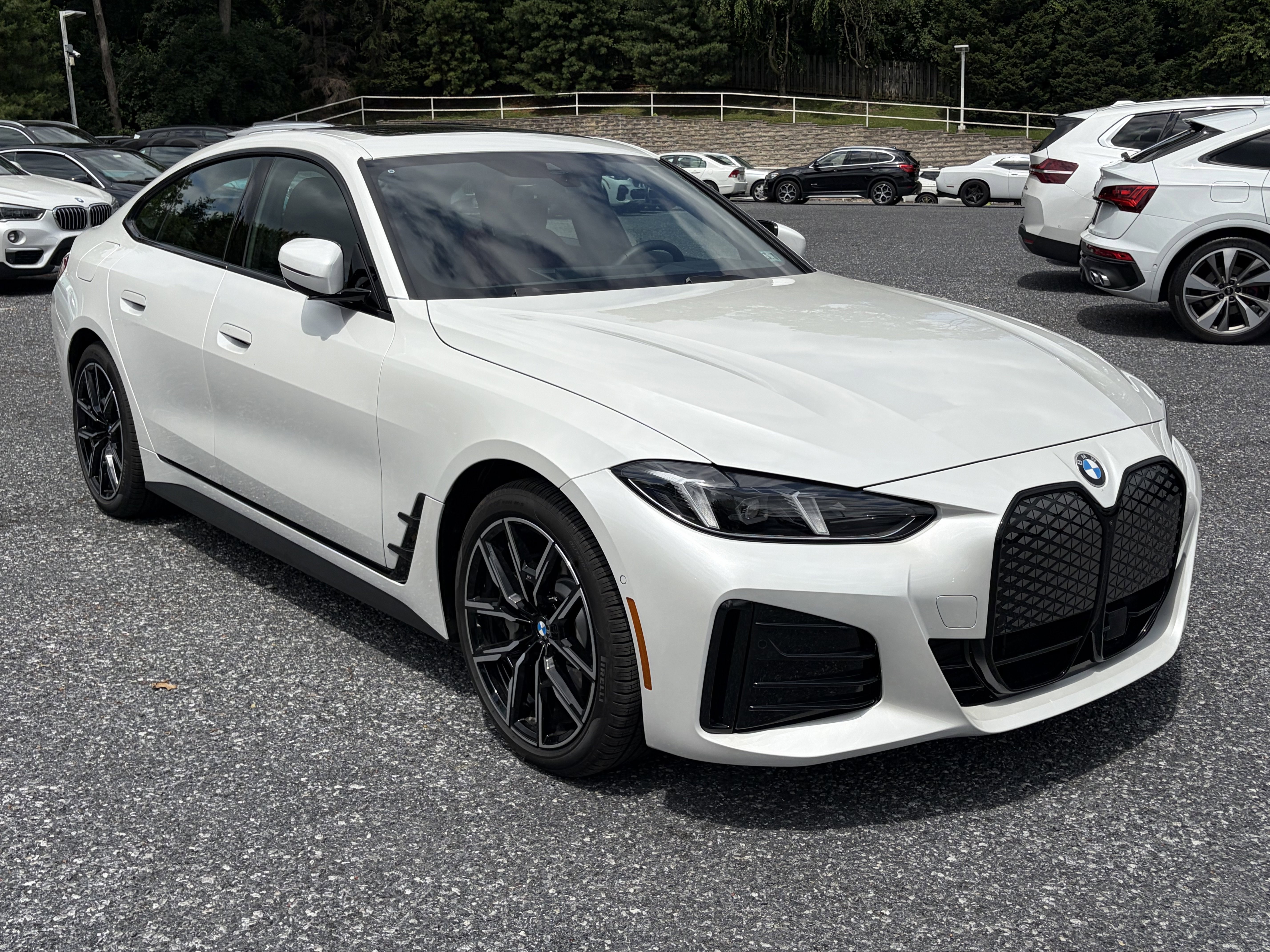 Used 2026 Mineral White Metallic BMW xDrive40 image 3