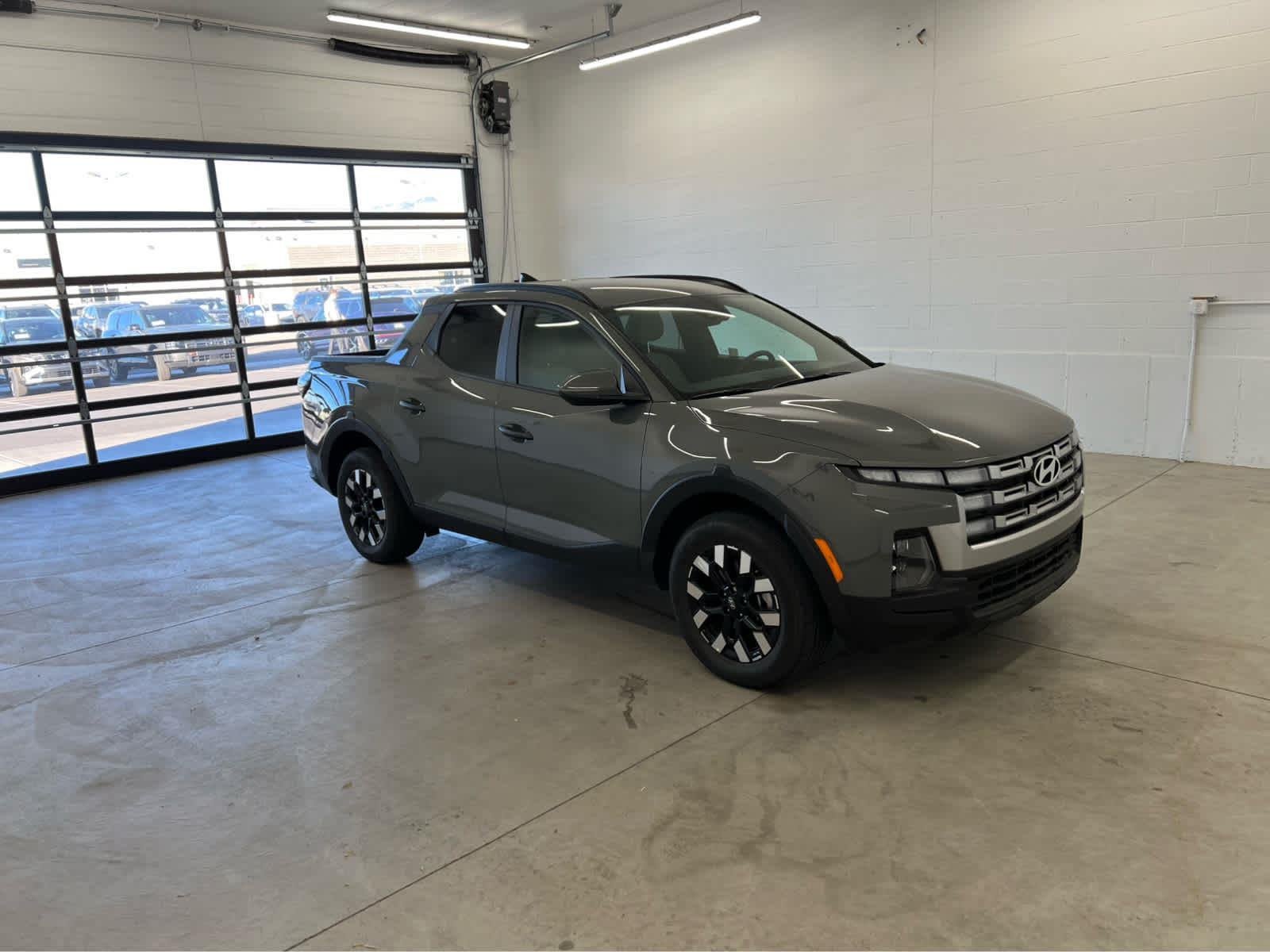 Used 2025 Hampton Gray Hyundai SEL image 12
