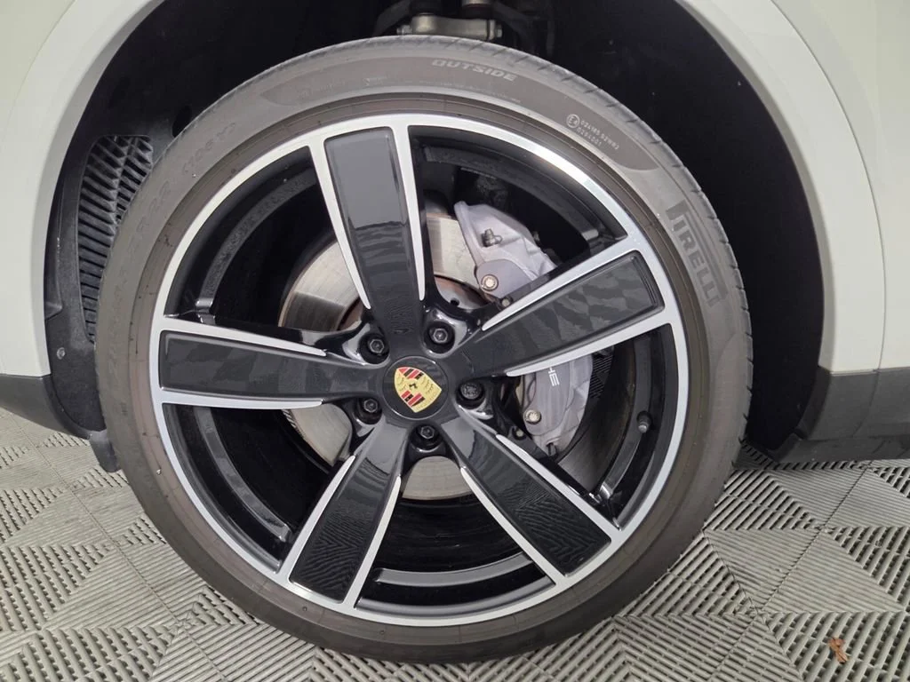 Used 2023 Chalk Porsche Platinum Edition image 8