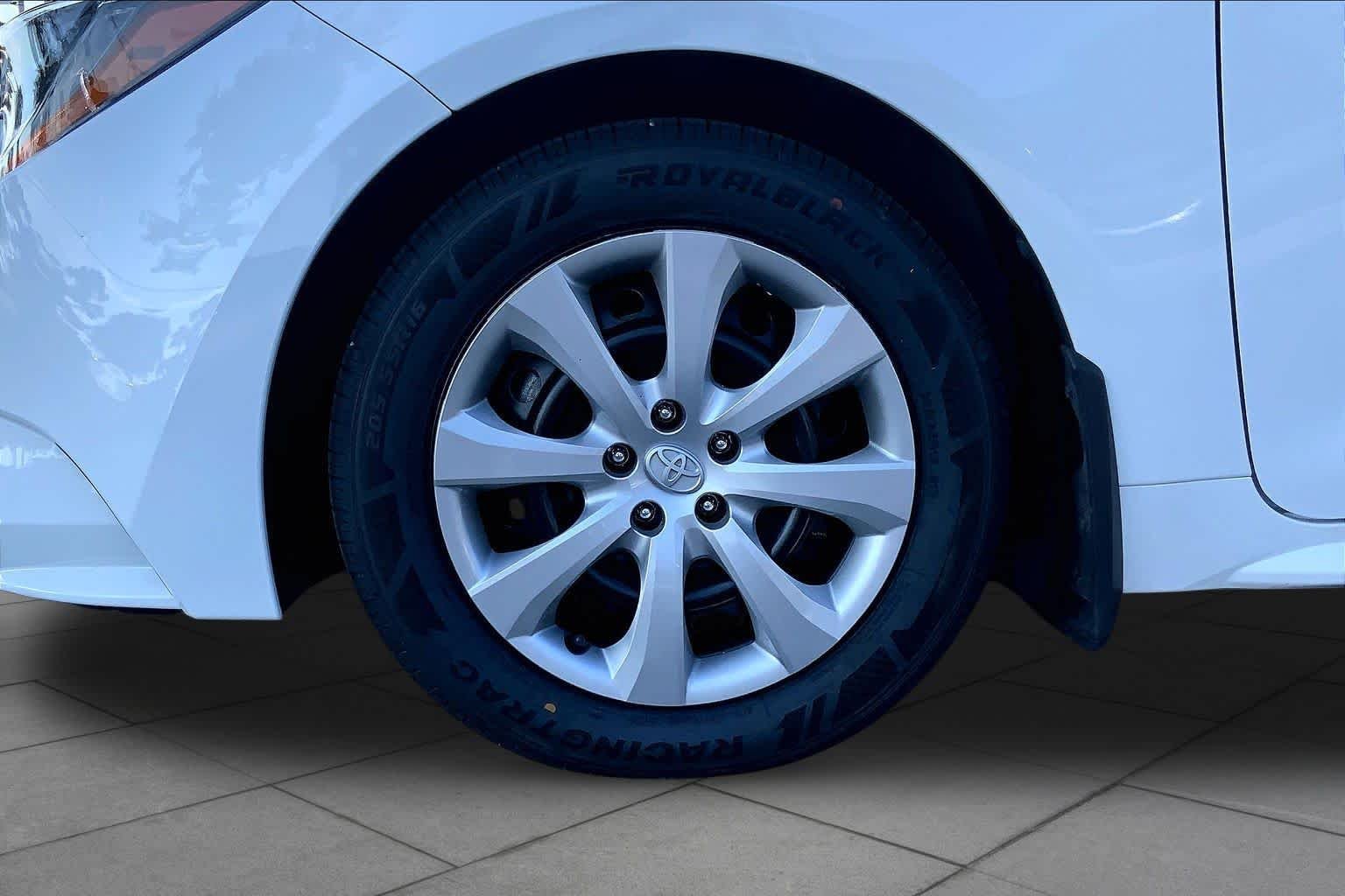 Used 2025 Ice Cap Toyota LE image 11