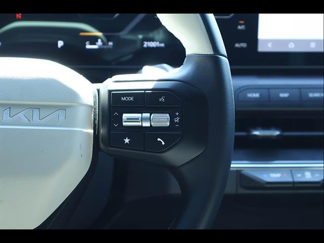 Certified Used 2025 Snow White Pearl Kia GT-Line Turbo image 21