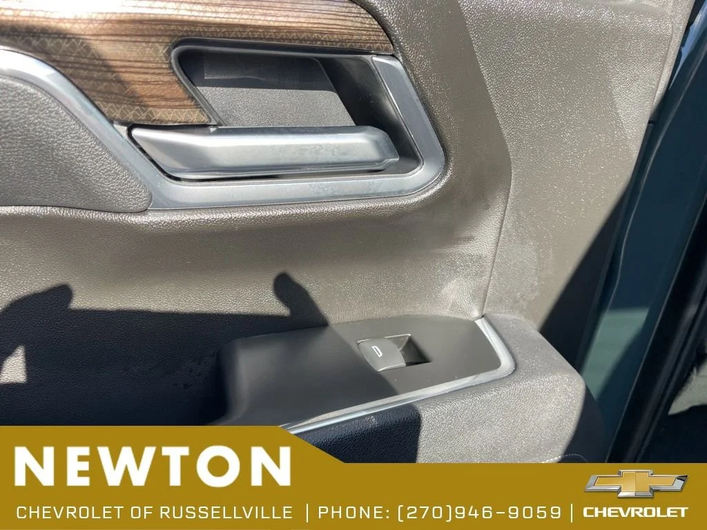 Used 2025 Cypress Gray Chevrolet LT image 37