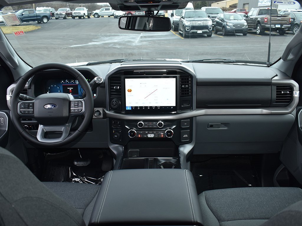 2025 Ford F-150 XLT photo 3