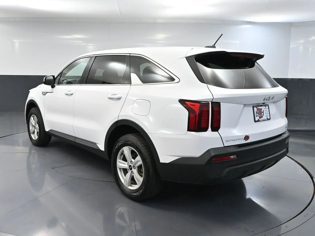 2023 Kia Sorento LX - Photo 6