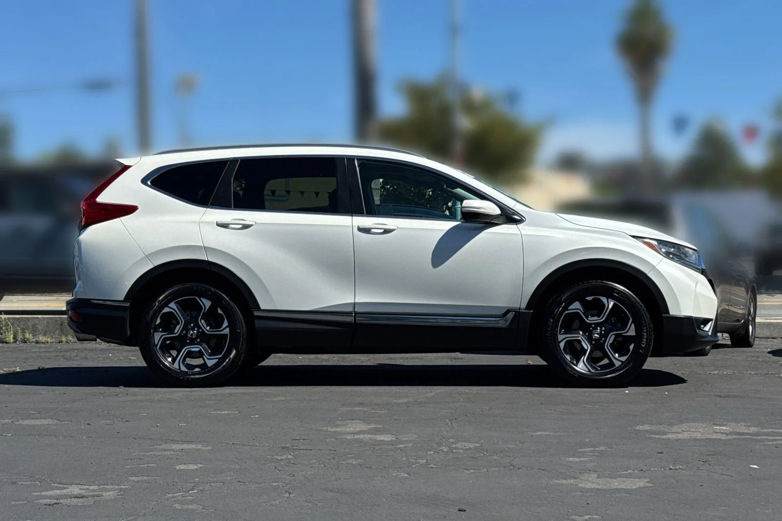 Certified Used 2018 White Honda Touring image 29