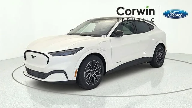 New 2026 Star White Metallic Tri-coat Ford Premium image 3