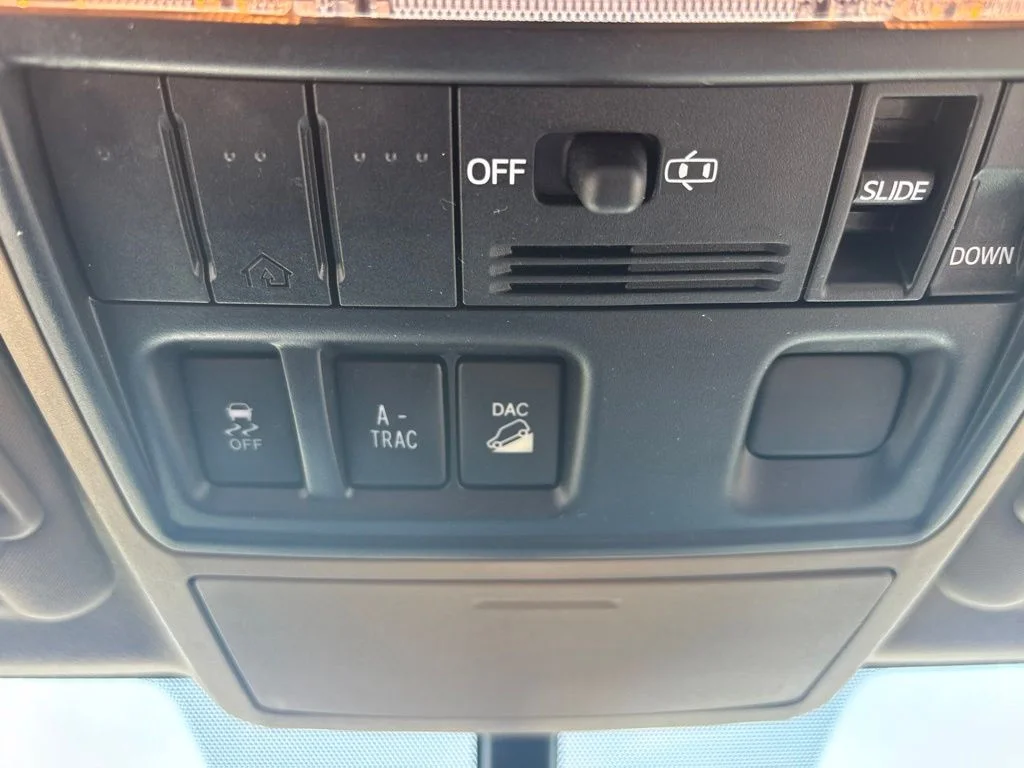 Used 2010 Blizzard Pearl Toyota SR5 image 18