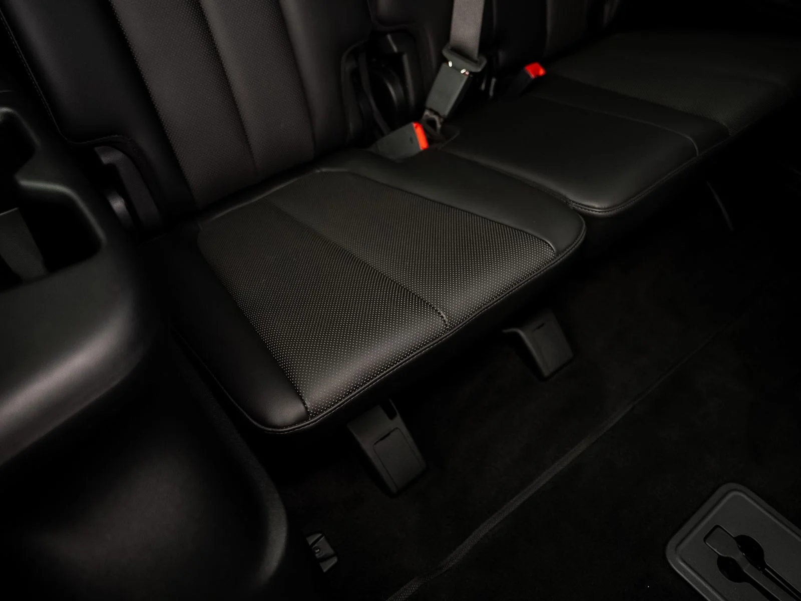 Used 2020 Silver Hyundai Limited image 38