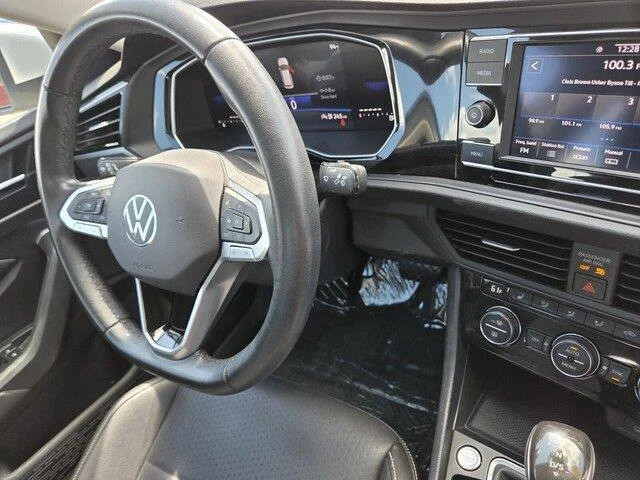 Used 2024 Opal White Pearl Volkswagen SE image 30