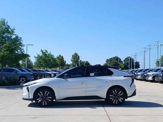 New 2026 Wind Chill Pearl with Midnight Black Metallic roof Toyota Limited image 7