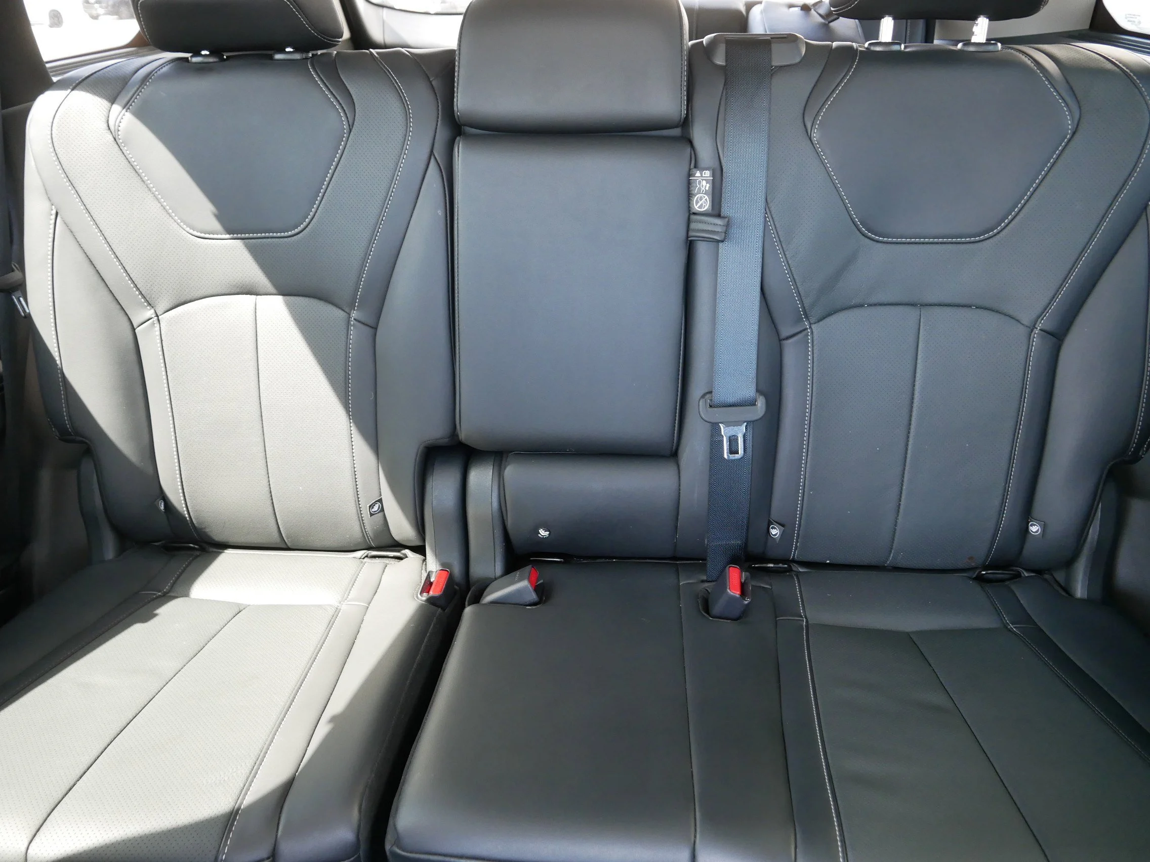 Certified Used 2022 Graphite Shadow INFINITI LUXE image 13