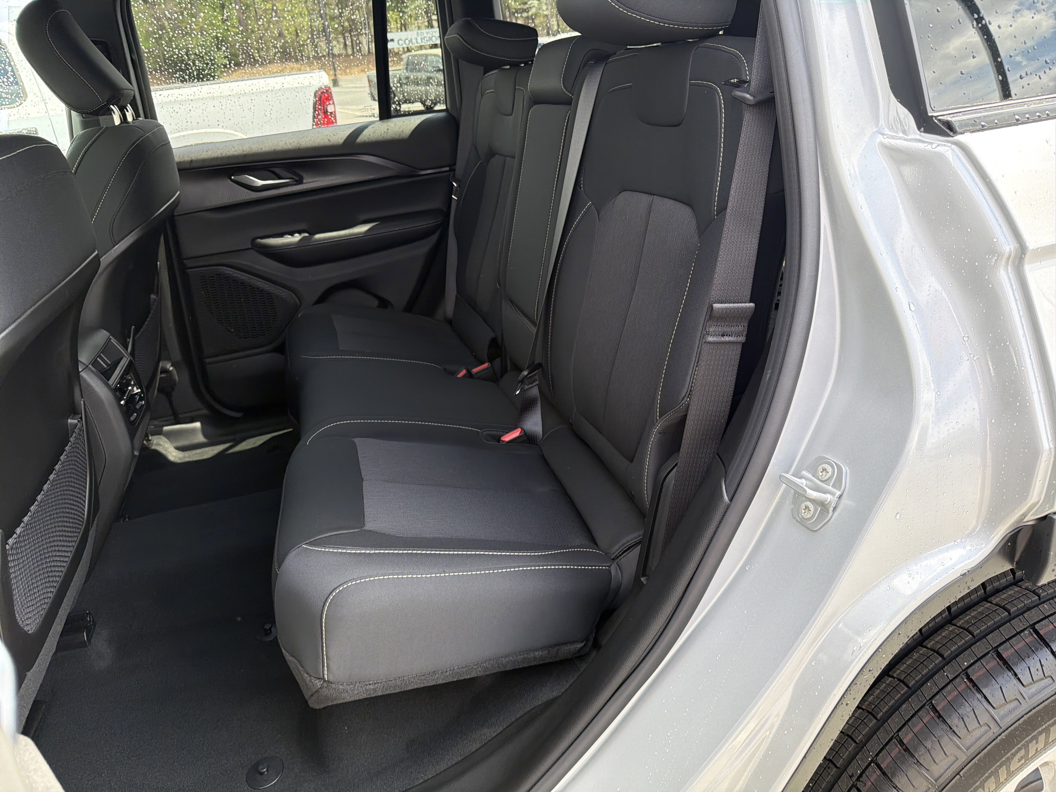 New 2026 Silver Zynith Jeep Laredo image 24