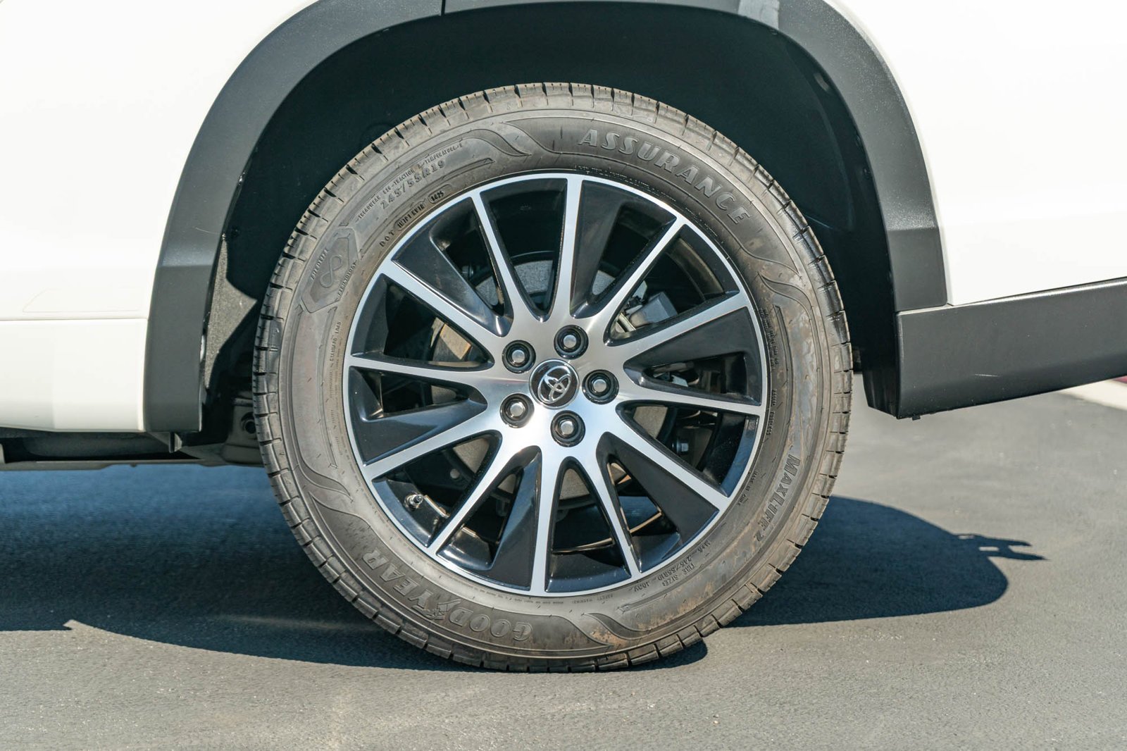 Certified Used 2018 Blizzard Pearl Toyota SE image 6