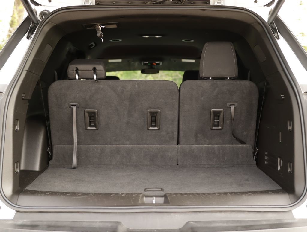 Used 2023 Summit White Chevrolet LT Cloth image 29