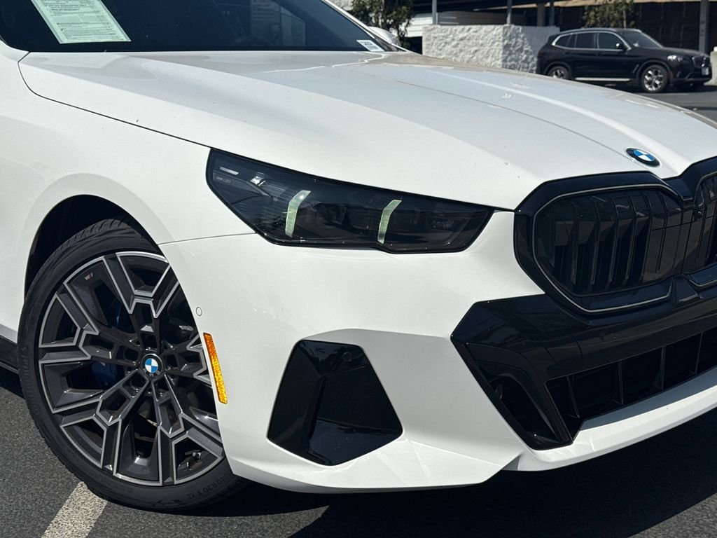 Used 2026 Alpine White BMW 530i image 6