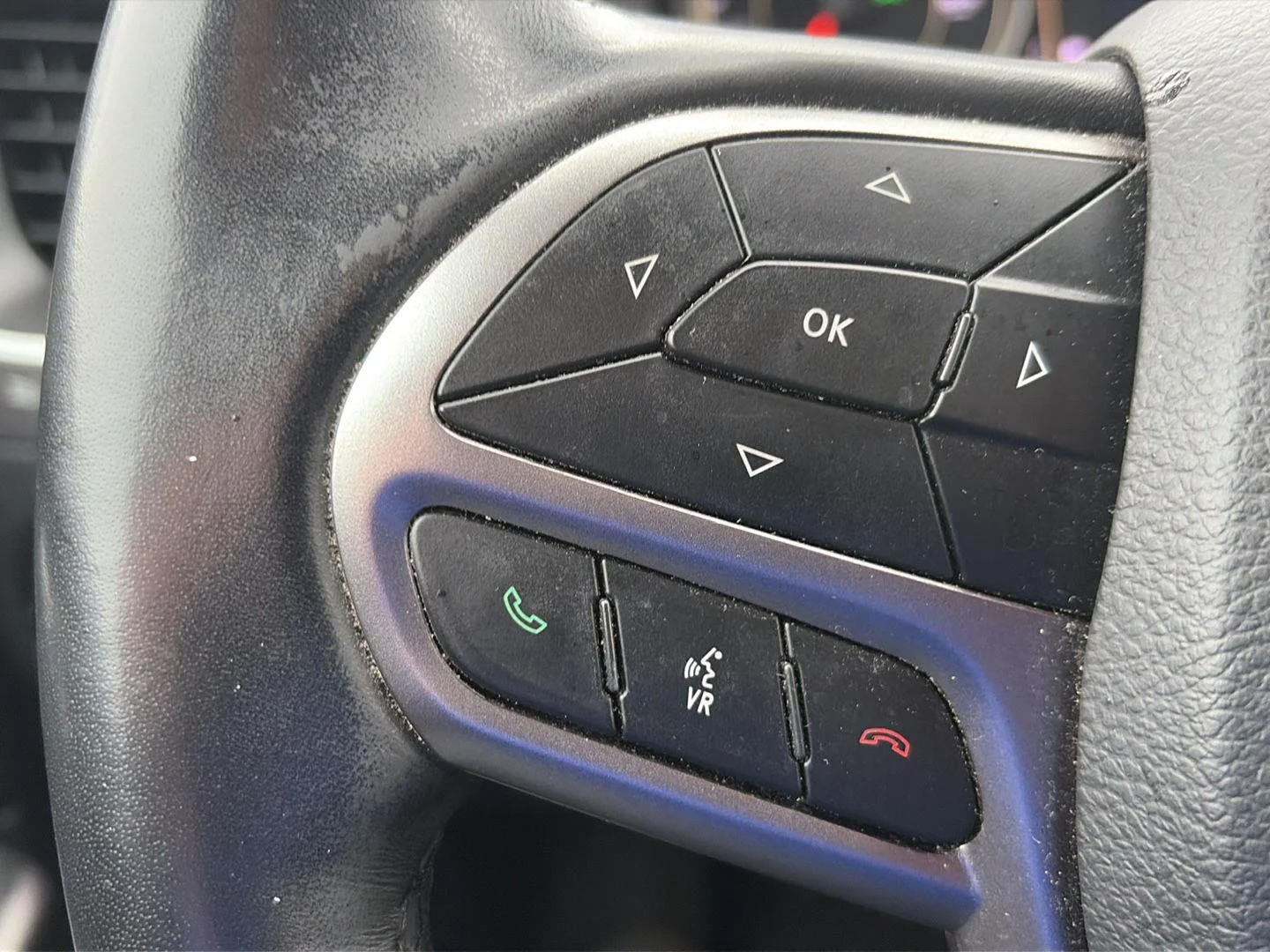 Used 2019 Granite Crystal Metallic Clearcoat Jeep Latitude Plus image 15