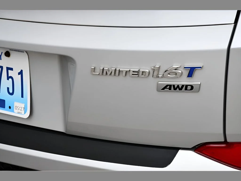 Used 2016 Chromium Silver Hyundai Limited image 26