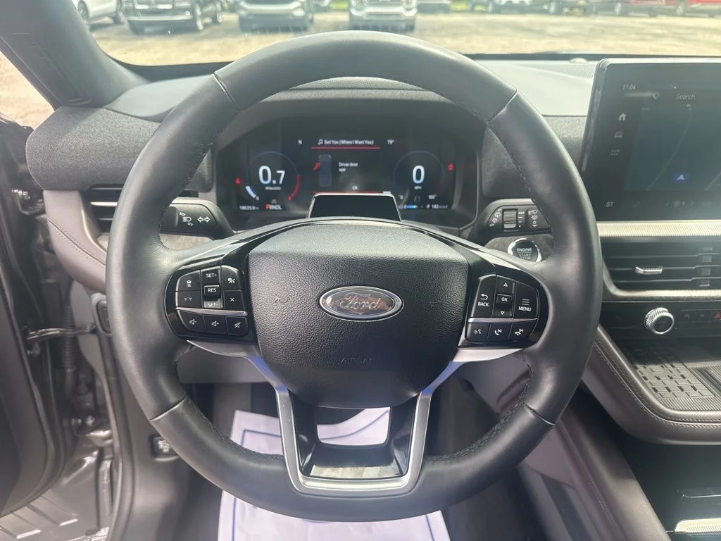 Used 2025 Gray Ford Platinum image 4