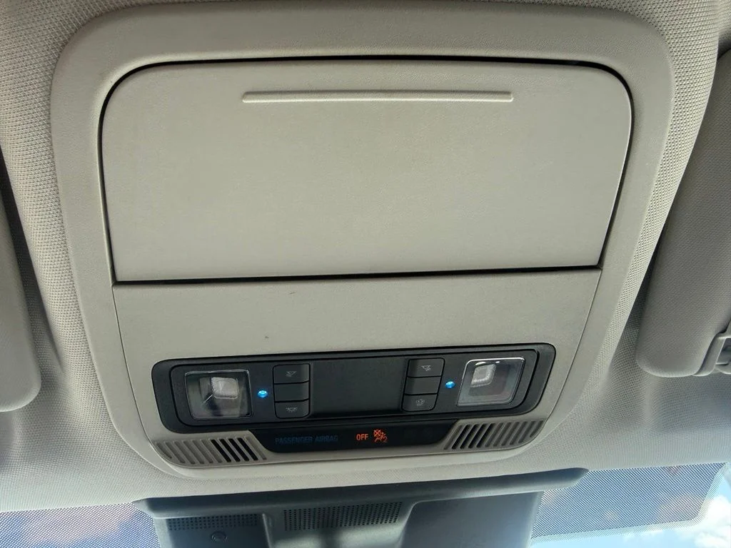 Used 2022 White Metallic Ford Select image 32