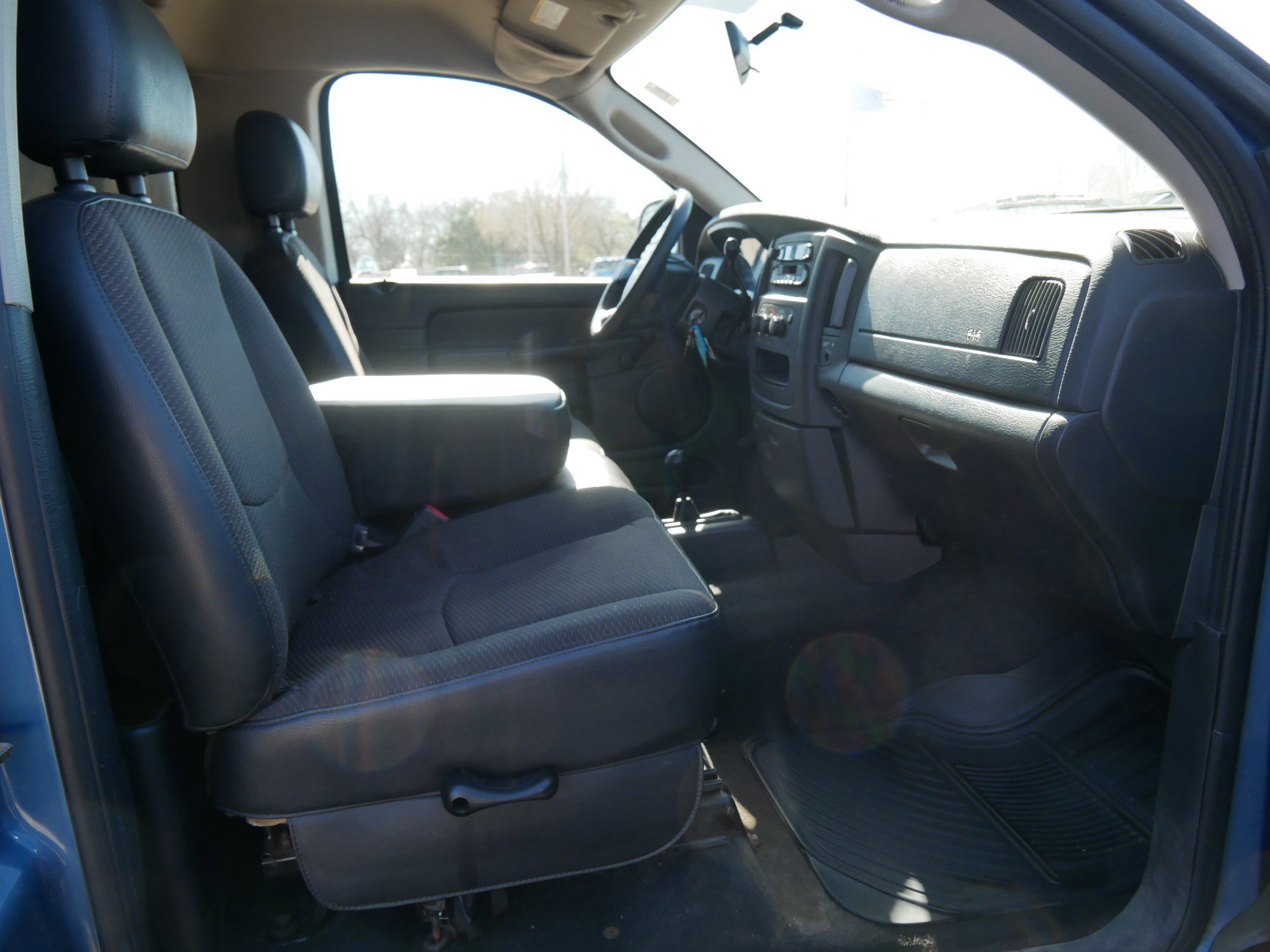 Used 2005 Blue Dodge  image 27