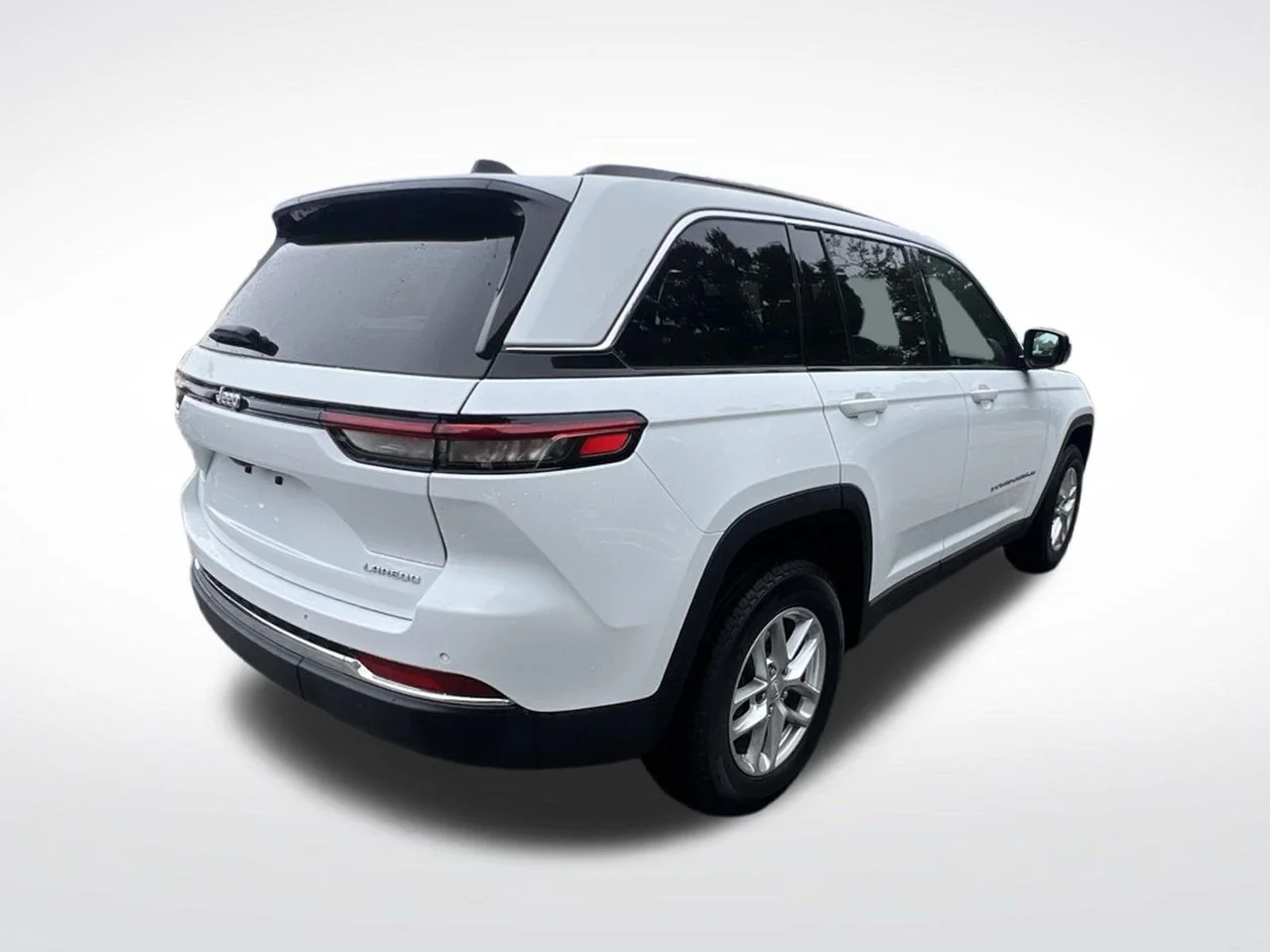 Used 2025 White Jeep Laredo X image 6