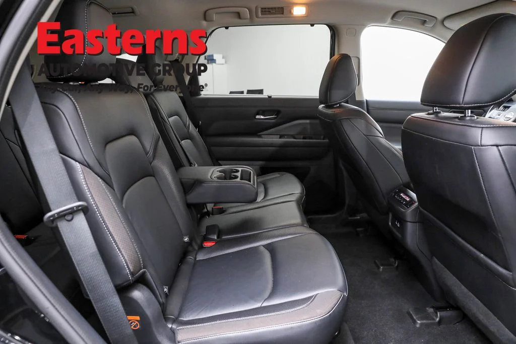 Used 2022 Black Nissan SL image 24