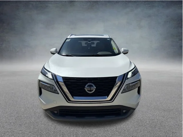 Used 2021 White Nissan SL image 5