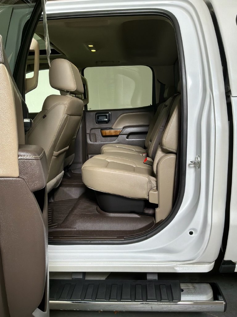 Used 2017 White GMC SLT image 17