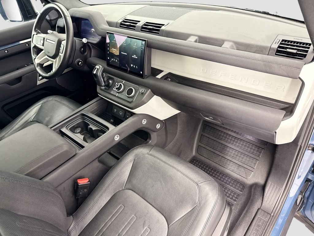 Used 2022 Tasman Blue Metallic Land Rover SE image 16